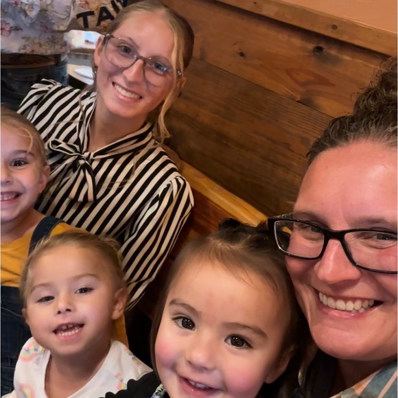 Meet your Posher, Grace Moore👋🏼 - Picture 11 of 14